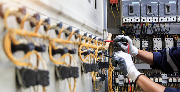 Professional Electrician technician working in Las Palmas II, TX